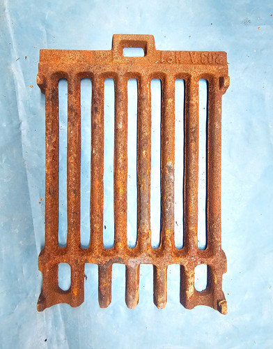 Old pattern rayburn grate - old,