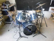 Pearl Forum Blue drum kit