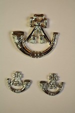 BRITISH INFANTRY MILITARY RIFLE BRIGADE ARMY CAP COLLAR BADGE SET