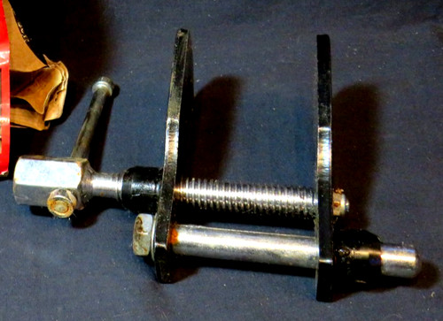 Brake pad spreader 2 - pad, spreader.