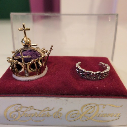Vintage crowns regalia - vintage,
