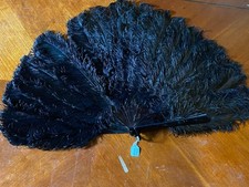 FABULOUS, BURLESQUE OSTRICH FEATHER LEAF FOLDING HAND FAN (148)
