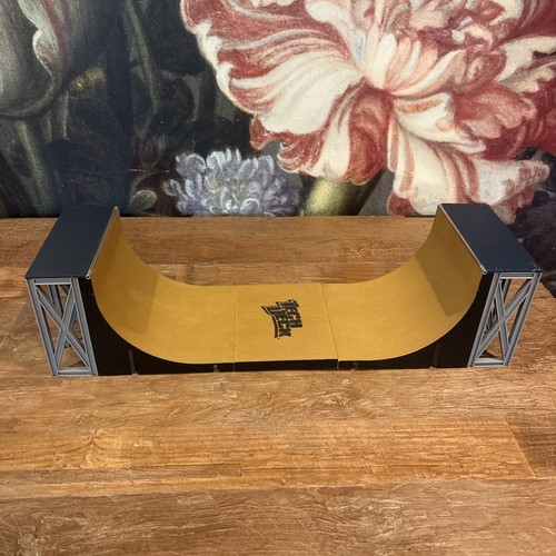 Tech deck half pipe - tech,