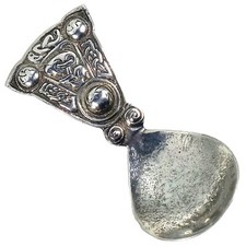 Solid silver Scottish Celtic Alexander Ritchie Iona design Caddy Spoon C.20th