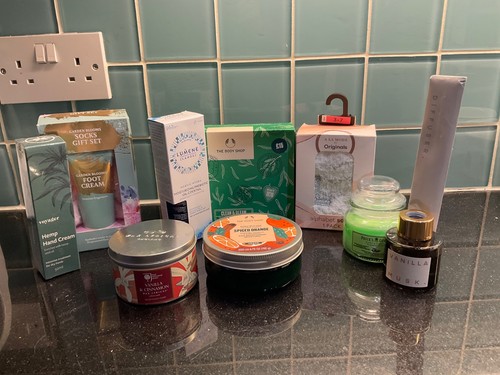 Job lot bathroom toiletries - lot,