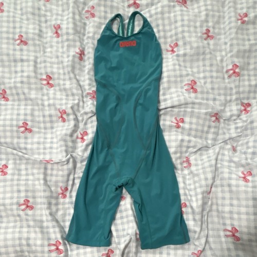 New never worn arena - never,