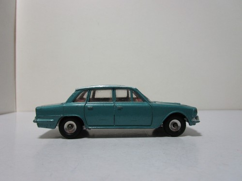 Dinky toy 135 triumph 2000 - toy,