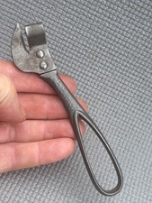 VINTAGE NEVER SLIP CAN TIN