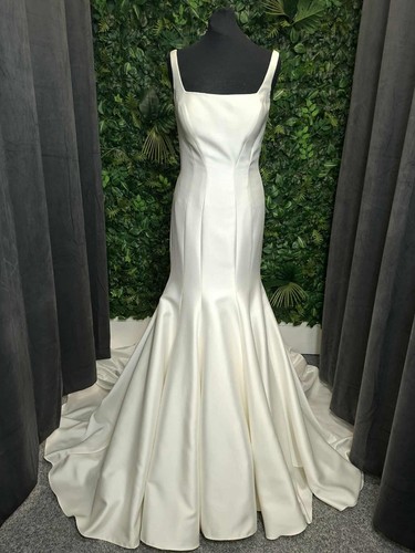 Wedding dress mark - -,