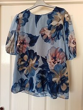 M And Co Ladies Blue Floral Short Sleeved Top. Size 14