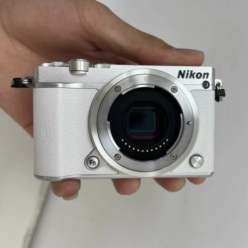 Nikon touchscreen 8 mp - 1, j5