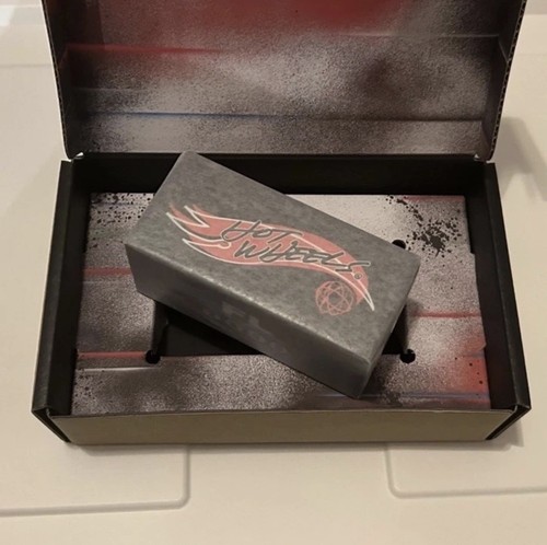 Hot wheels x futura - hot,