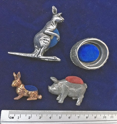 Rare vintage metal kangaroo - *rare,