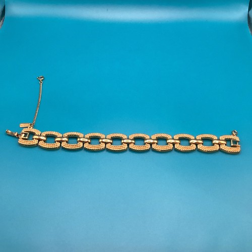 Beautiful gold tone - beautiful,