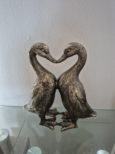 Bronze colour kissing - bronze,