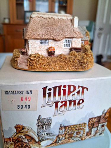 Lilliput lane smallest - lilliput, inn