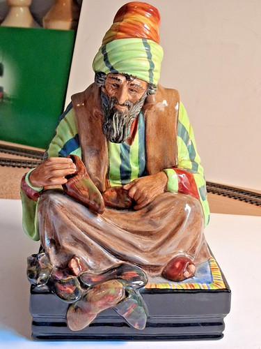 Royal doulton figurine - doulton,