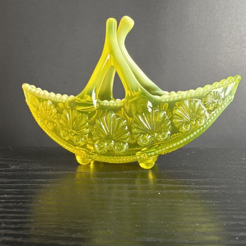 Vaseline uranium glass - vaseline,