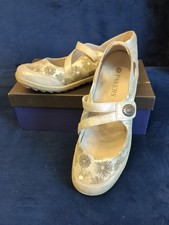 Womens Used Paver Casual Flat