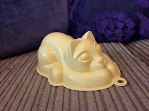 Vintage 1970 plastic cat - vintage, 1970's