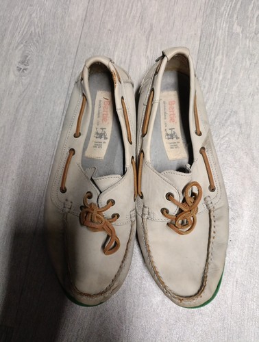 Bertie men tan - tan, boat
