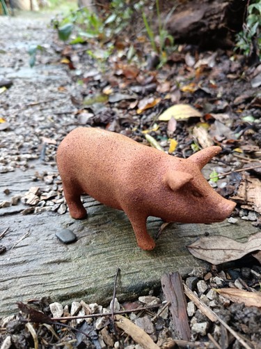 Metal rusty cast iron - , piglet
