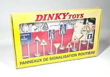 DINKY TOYS 593 PANNEAUX DE SIGNALISATION ROUTIERE - ROAD SIGNS - SEALED
