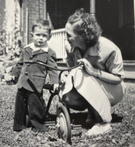 1948 smiling mother son - smiling,