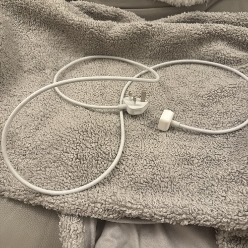 Genuine apple macbook - uk,