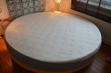 Round bed, elegant Italian design, with natural latex mattress (Dunlop+Talalay)
