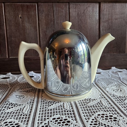 Cream insulated teapot made - insulated,