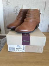Ladies Clarks Material Art Ankle Boots, Brown size 4.5