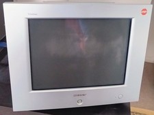 Sony Trinitron HMD-A220 17"