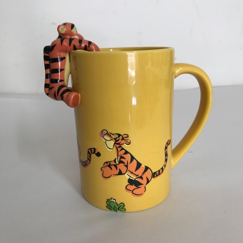 Tigger climbing figurine - tigger,