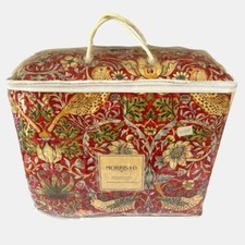 Morris & Co Strawberry Thief Quilted Bed Throw in Crimson – Double/King Size