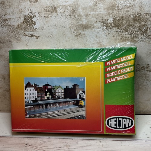 Heljan ah2 train - #ah2, station