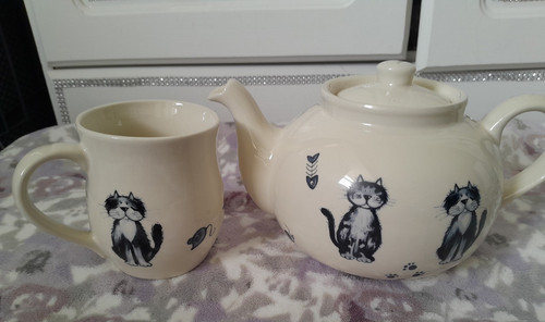 Swineside teapottery cat - swineside,