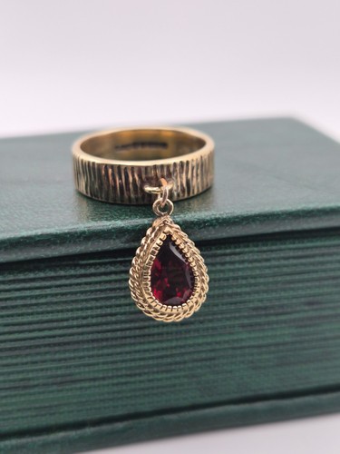 Stunning 9ct yellow - stunning,