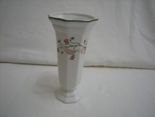 SMALL VINTAGE "ETERNAL BEAU" TRUMPET VASE.(14.5cm.HIGH)