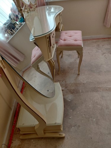Vintage cream bedroom - cream,
