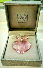 LALIQUE STUNNING PENDANT