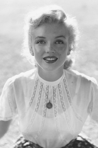 Iconic marilyn monroe 4x6 - marilyn,