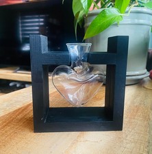 Heart shaped glass reed