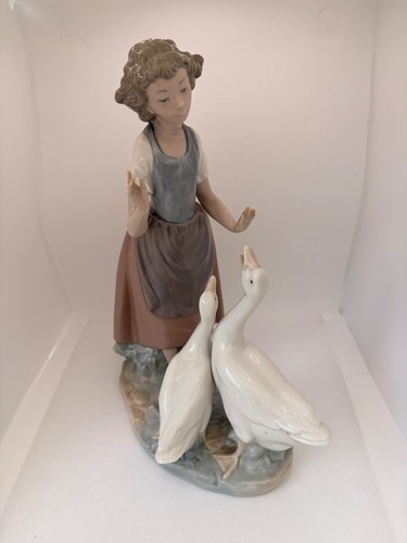 Nao lladro girl with geese - "girl, geese"