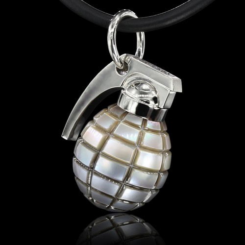 Grenade hand carve tahitian - grenade,