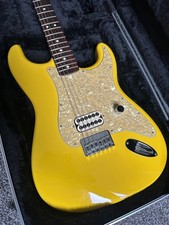 Fender Tom DeLonge Stratocaster (2002) (blink-182)