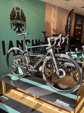 Bianchi Infinito - Ultegra 12spd - Velomann carbon wheels