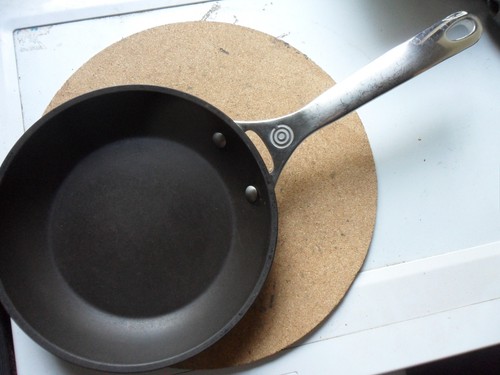 Creuset 20cm non stick - creuset, non-stick