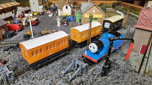 Hornby thomas with annie - hornby,