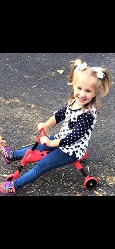 Trike ride mookie - on,